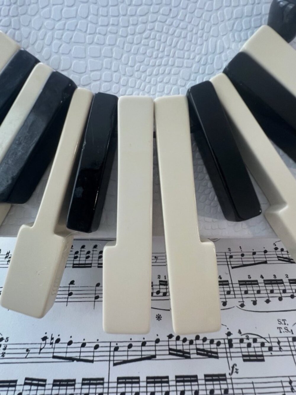 Rare-French Vintage 1990 Piano Key Necklace -Music Gift-Black White Jewelry - Picture 3 of 4